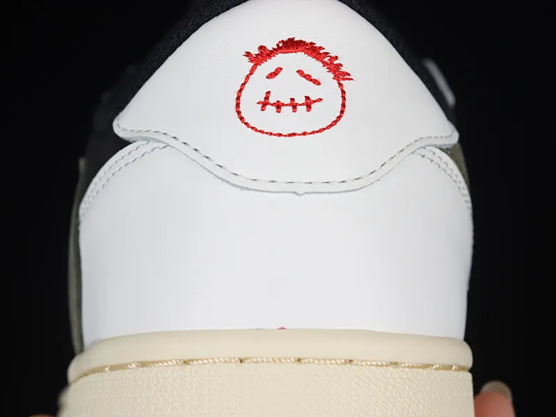 All Categories Air Jordan Jordan Series Basketball Shoes Air Jordan 1 Low Foreign Trade Version Travis Scott x Air Jordan 1 Low OG AJ1 Joe 1 Joint Undercut DZ4137-106